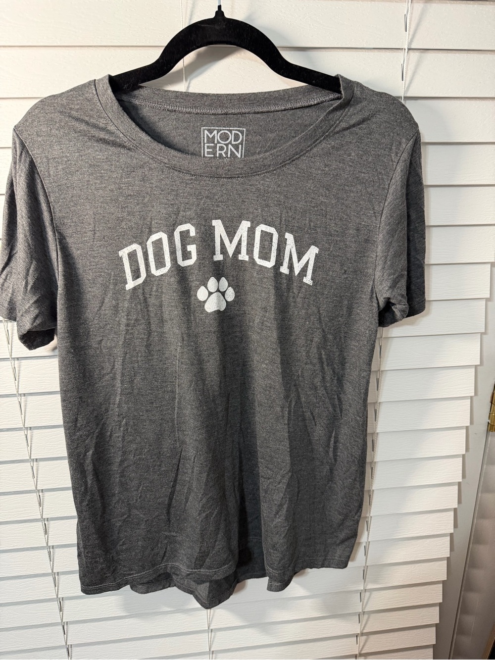 Dog Mom T-Shirt in Dark Gray